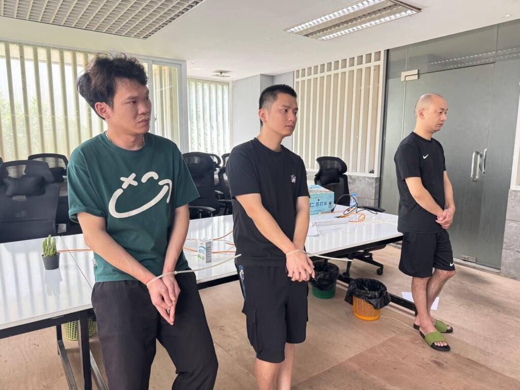 金边一诈骗盘口被端！3名中国人被抓！
