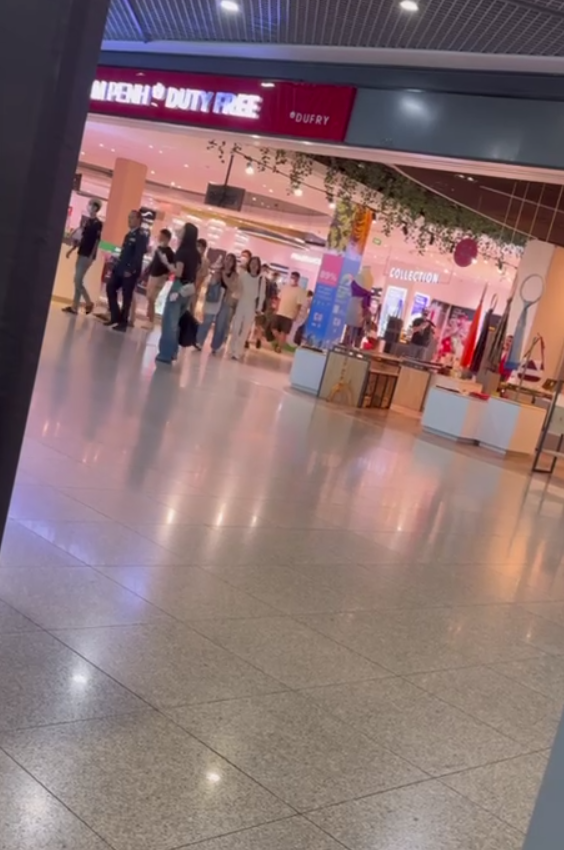 网友投稿:回国在金边机场碰到一堆遣返的