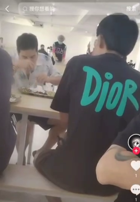 网友投稿:谁允许你拍摄园区里的视频的?